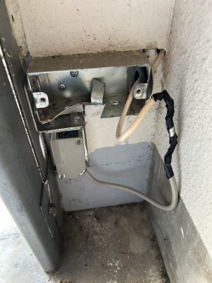 車庫　電動オーバードアシャッター　センサー交換