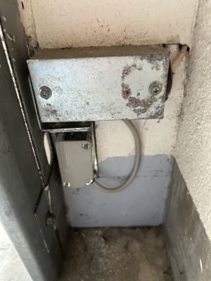 車庫　電動オーバードアシャッター　センサー交換