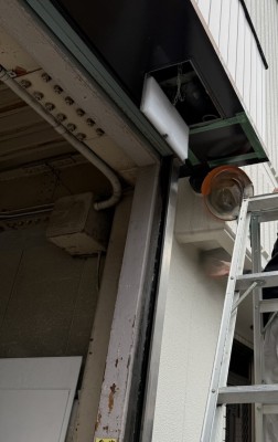 倉庫　電動シャッター　開閉機交換工事