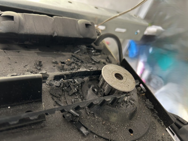 車庫　電動オーバードアシャッター　ベルトの交換工事