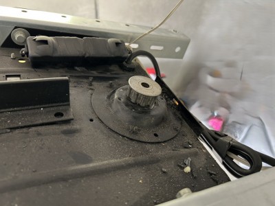 車庫　電動オーバードアシャッター　ベルトの交換工事