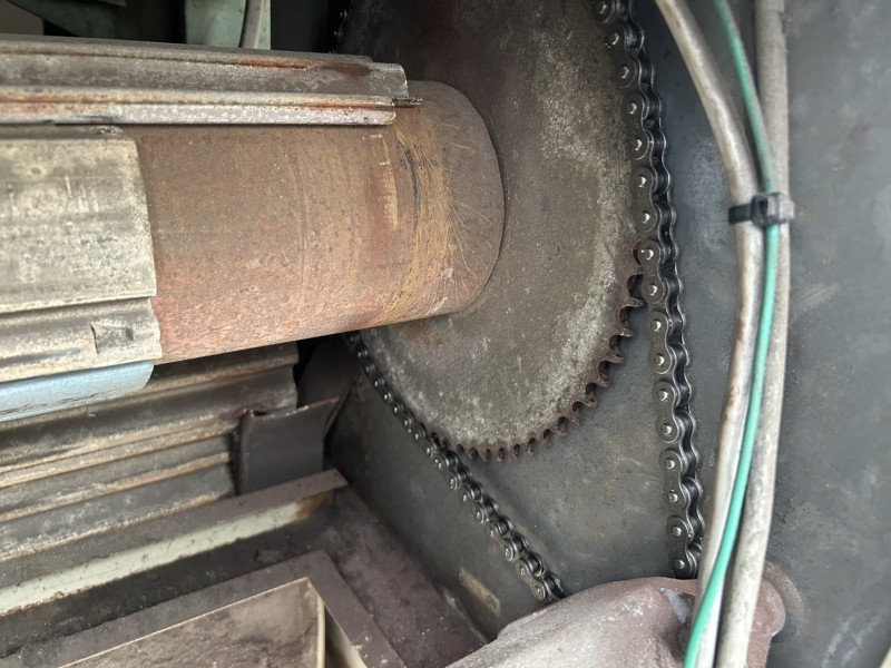 倉庫　電動シャッター　開閉機のチェーン交換