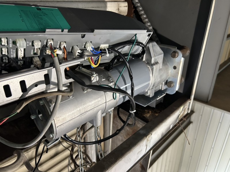 倉庫　電動シャッター　開閉機交換工事