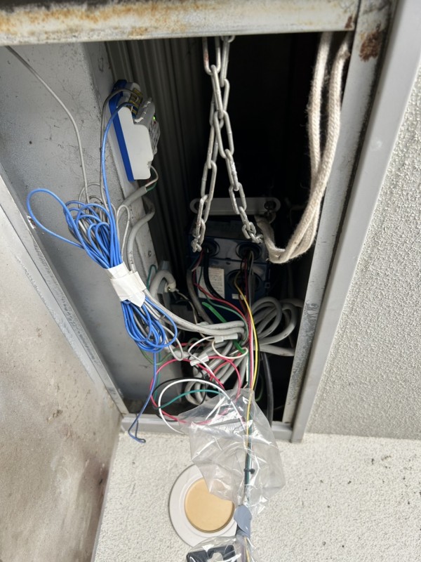 駐車場　電動シャッター　開閉機交換工事