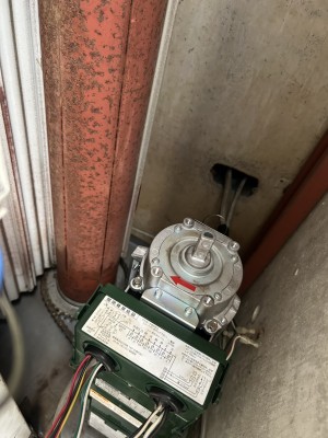 駐車場　電動シャッター　開閉機交換工事