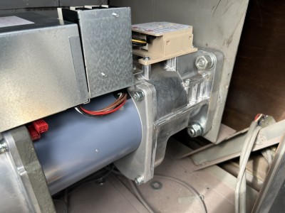 倉庫　電動シャッター　開閉機交換工事