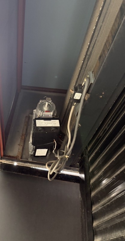 車庫　電動シャッター　途中で止まる　開閉機の交換　