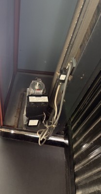 車庫　電動シャッター　途中で止まる　開閉機の交換　