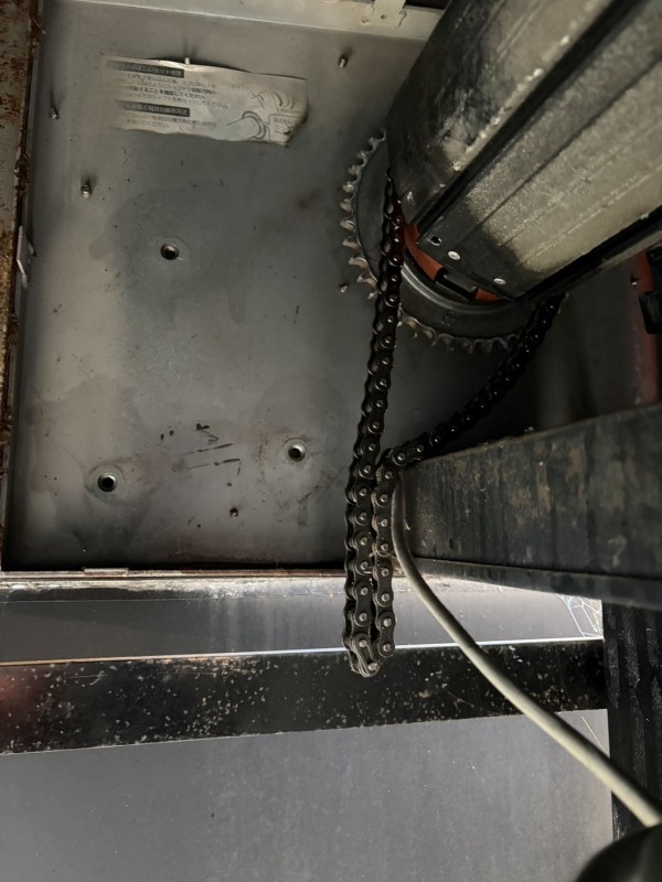 車庫　電動シャッター　途中で止まる　開閉機の交換　