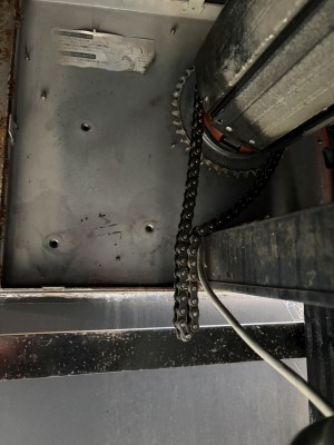 車庫　電動シャッター　途中で止まる　開閉機の交換　