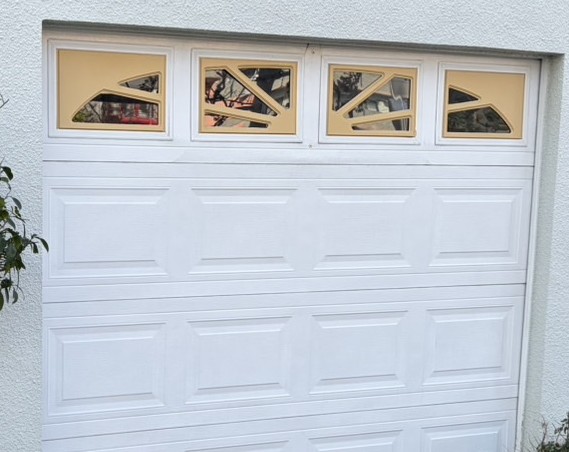 車庫　電動オーバードアシャッター　物を挟んだ　　パネル補修・開閉機交換