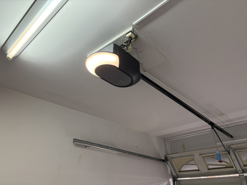 車庫　電動オーバードアシャッター　物を挟んだ　　パネル補修・開閉機交換