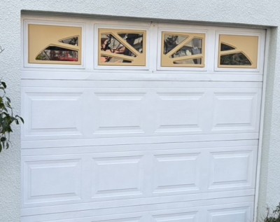 車庫　電動オーバードアシャッター　物を挟んだ　　パネル補修・開閉機交換