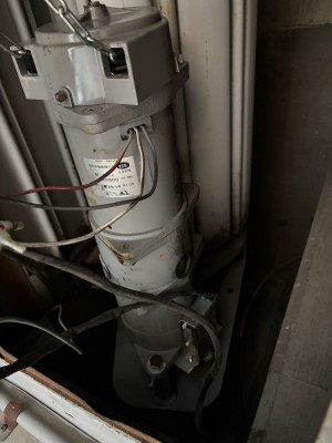 会社　電動シャッター　途中で止まる　　電動開閉機の交換