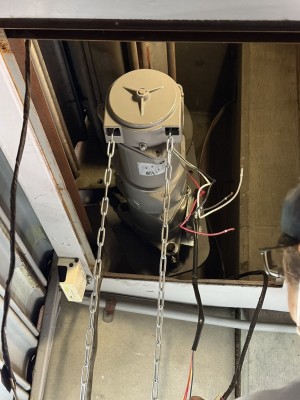 会社　電動シャッター　途中で止まる　　電動開閉機の交換