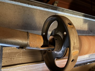 店舗　手動シャッター　動かなくなった　シャフト交換