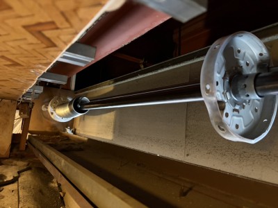 店舗　手動シャッター　動かなくなった　シャフト交換