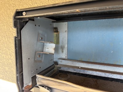 住宅窓手動シャッター　動かなくなった　シャフト交換