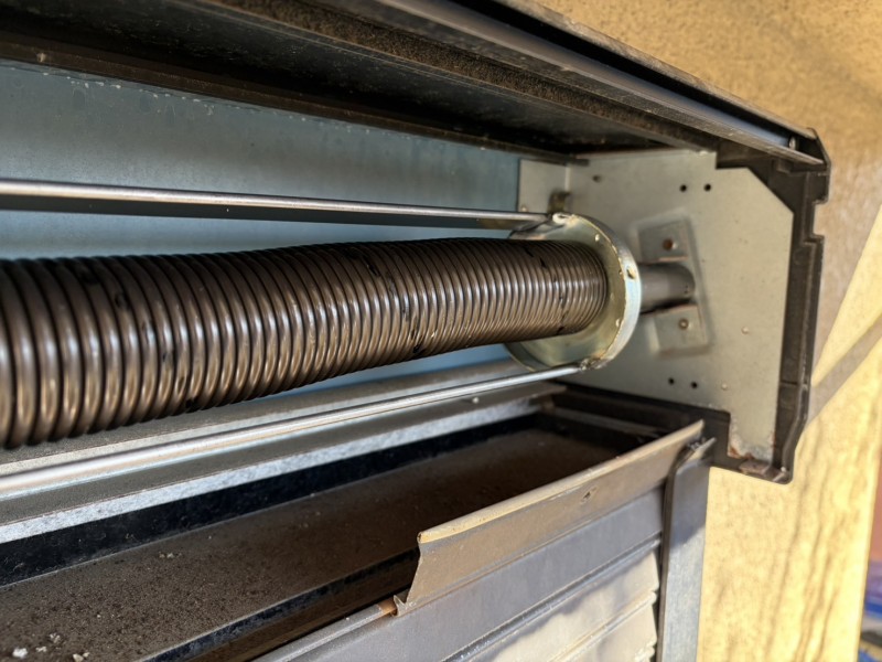 住宅窓手動シャッター　動かなくなった　シャフト交換