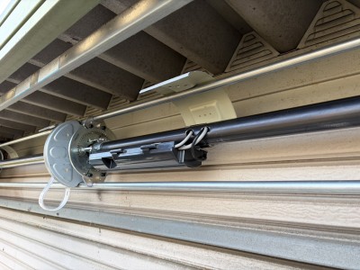 倉庫　手動シャッター　電動化