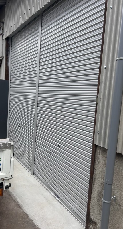 倉庫　手動シャッター　新規設置工事