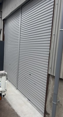 倉庫　手動シャッター　新規設置工事