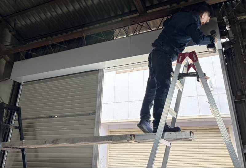 倉庫　手動シャッター　新規設置工事