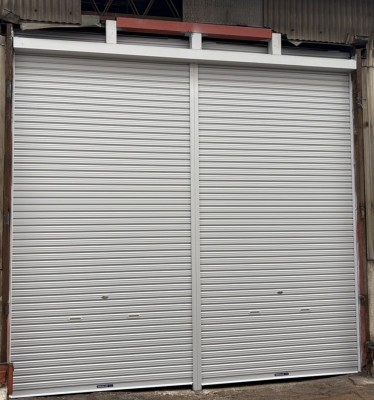 倉庫　手動シャッター　新規設置工事