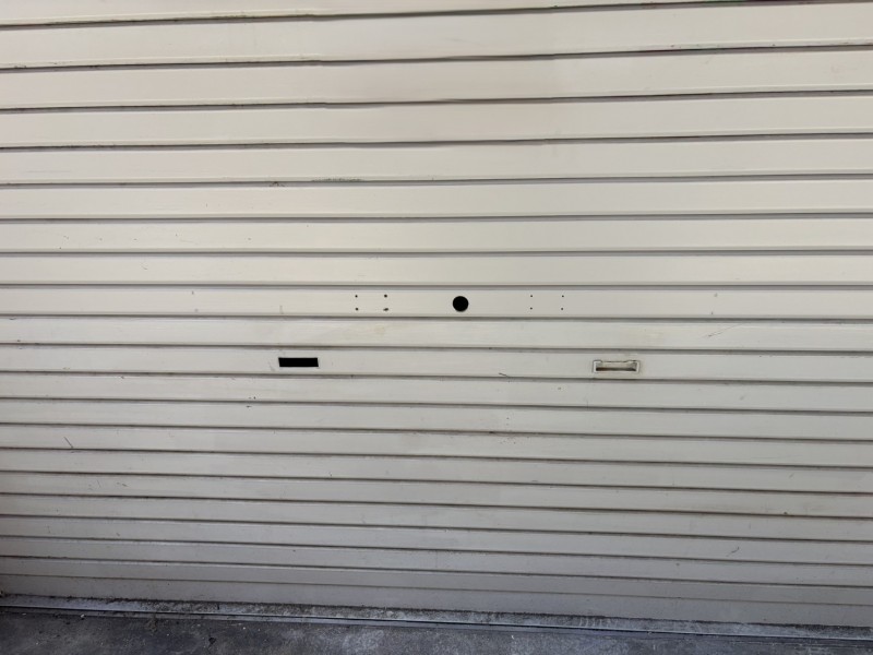 店舗　手動シャッター　内外錠設置