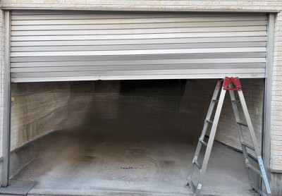 車庫　電動シャッター　スラット脱線復旧作業