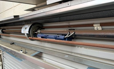車庫　電動シャッター　開閉機交換工事