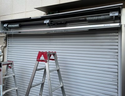 車庫　電動シャッター　開閉機交換工事
