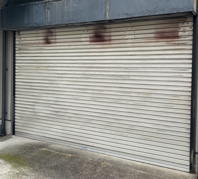 車庫　電動シャッター　開閉機交換工事