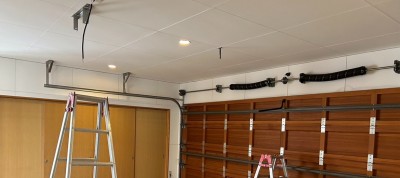 車庫　オーバードアシャッター　電動開閉機の交換工事