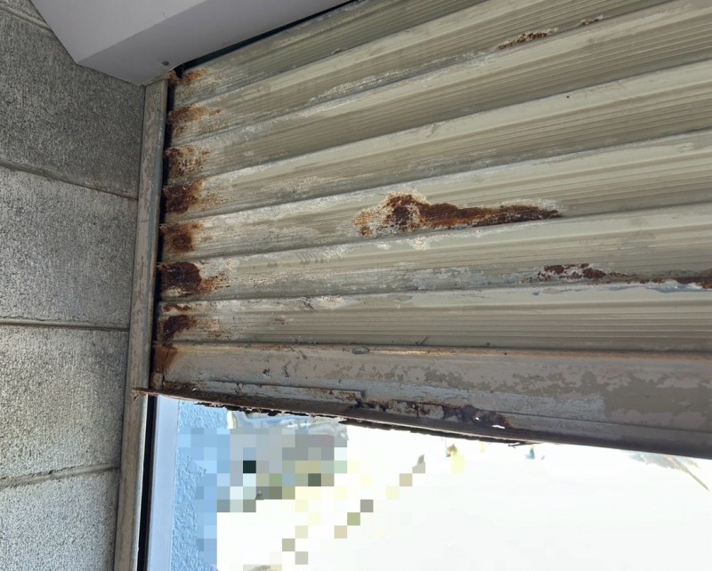 車庫　手動シャッター　シャフト・スラット交換