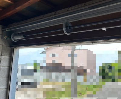 車庫　手動シャッター　シャフト・スラット交換