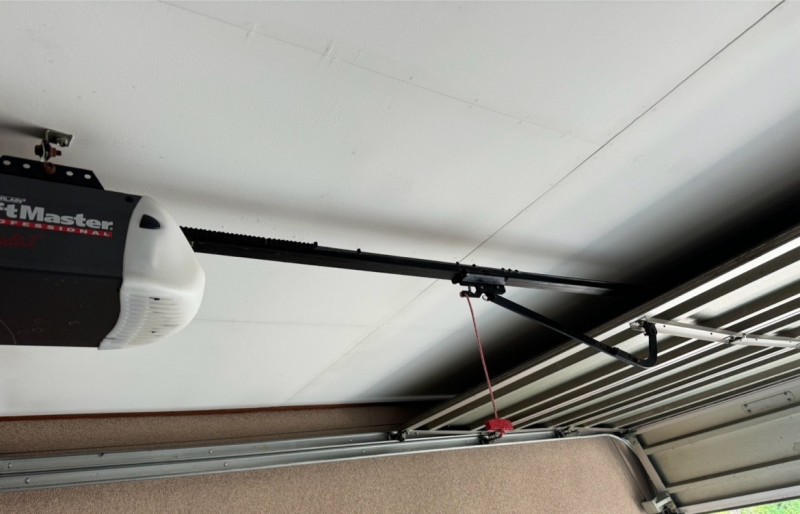 車庫　オーバードアシャッター　電動開閉機・ベルトの交換工事