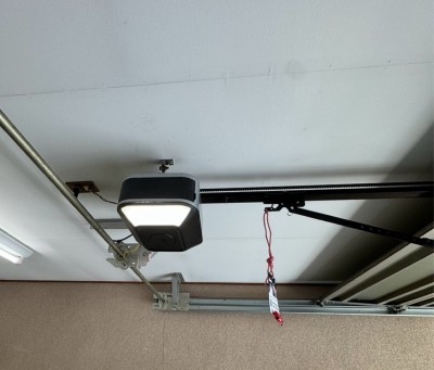 車庫　オーバードアシャッター　電動開閉機・ベルトの交換工事