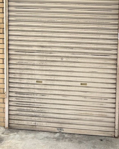 店舗　手動シャッター　内外錠交換作業