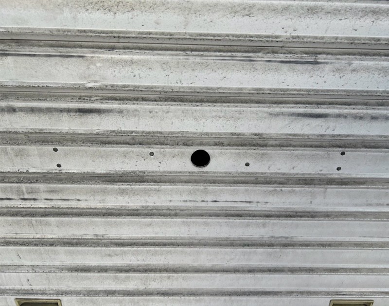 店舗　手動シャッター　内外錠交換作業