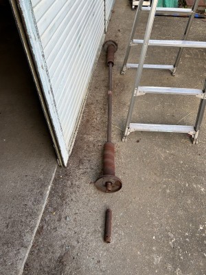 倉庫　手動シャッター　シャフト修理