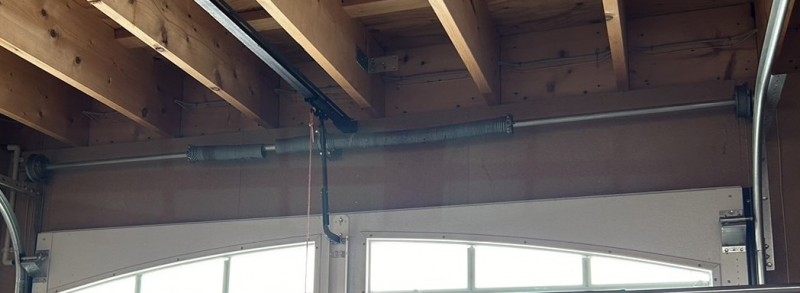 車庫　オーバードアシャッター　バネ・開閉機ギア　交換工事