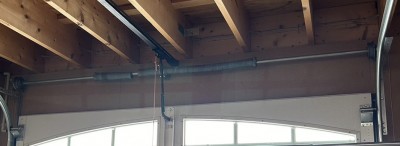 車庫　オーバードアシャッター　バネ・開閉機ギア　交換工事