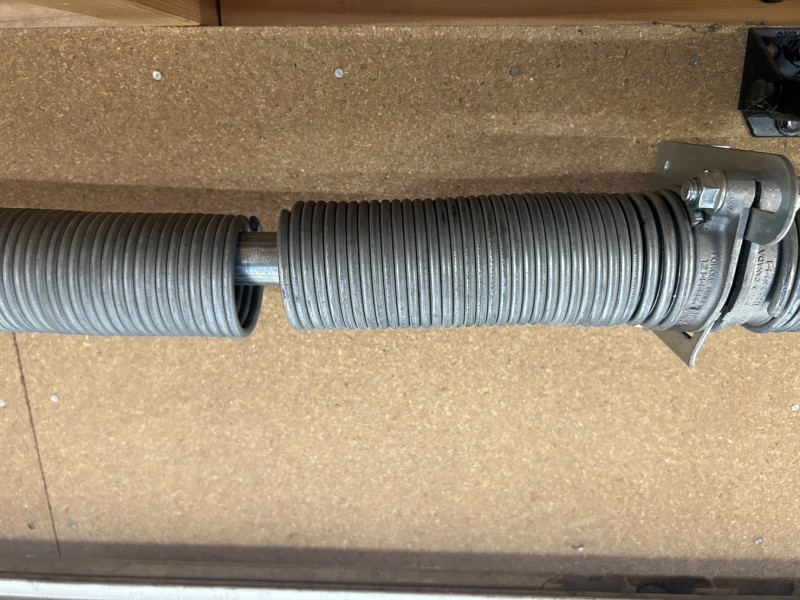 車庫　オーバードアシャッター　バネ・開閉機ギア　交換工事