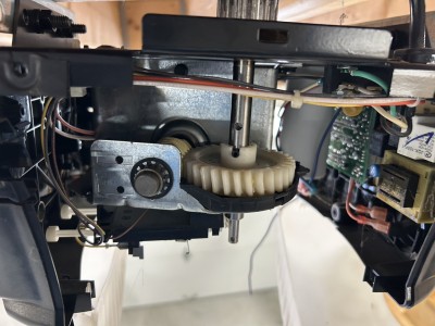 車庫　オーバードアシャッター　バネ・開閉機ギア　交換工事