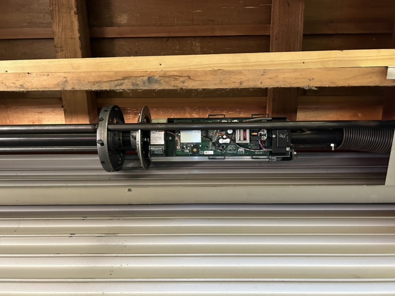 車庫　電動シャッター　開閉機交換工事