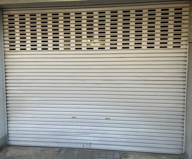 車庫　電動シャッター　スラット脱線復旧作業