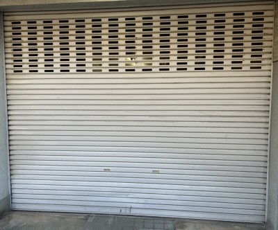 車庫　電動シャッター　スラット脱線復旧作業