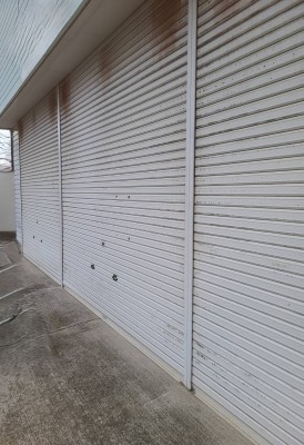 店舗　手動シャッター　スラット脱線復旧作業