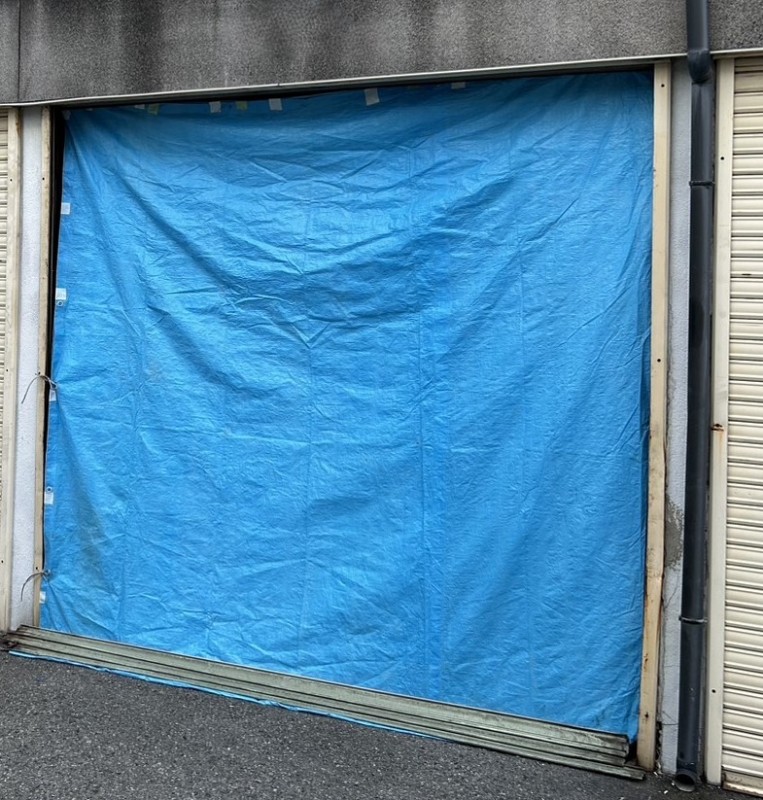 車庫　手動シャッター　交換工事